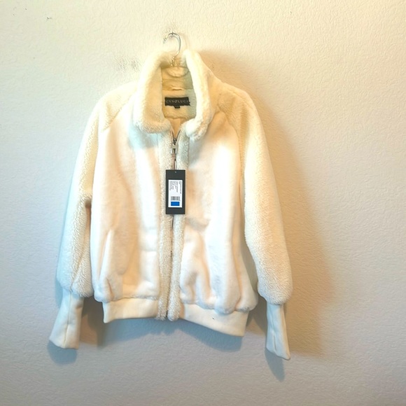 CYN & LUCA Jackets & Blazers - NWT Cyn & Luca  long sleeve with thumb holes jacket. Ivory color
